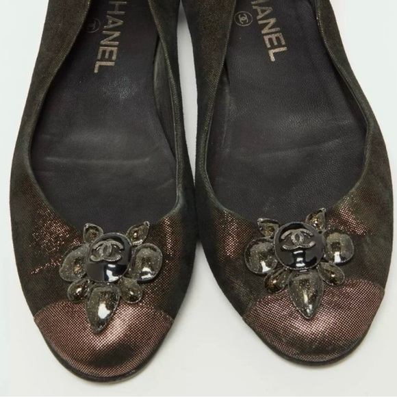 CHANEL Rare Bronze Metallic Flats with Beautiful Toe Feature!! 38.5 - Picture 1 of 9